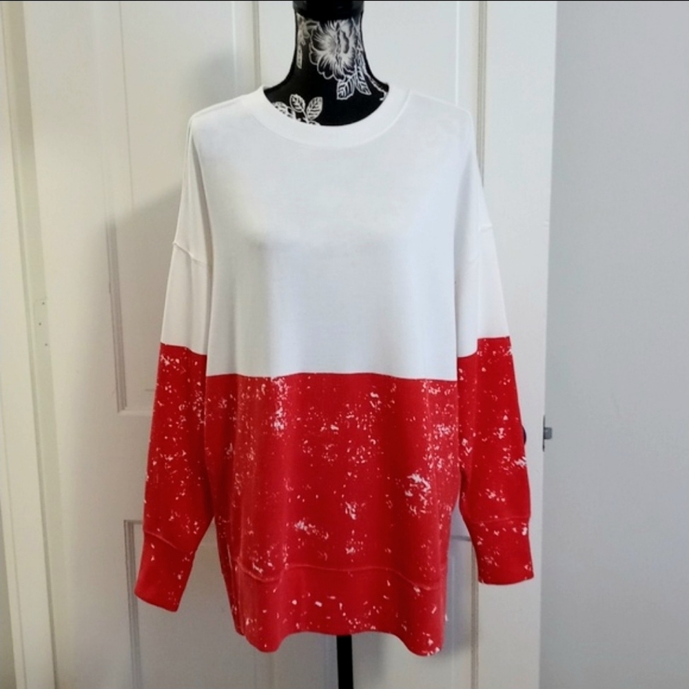 🆕️ 🎉Crown & Ivy🎉 - Red/White Oversized L/S Sweeper Pullover - Picture 2 of 14